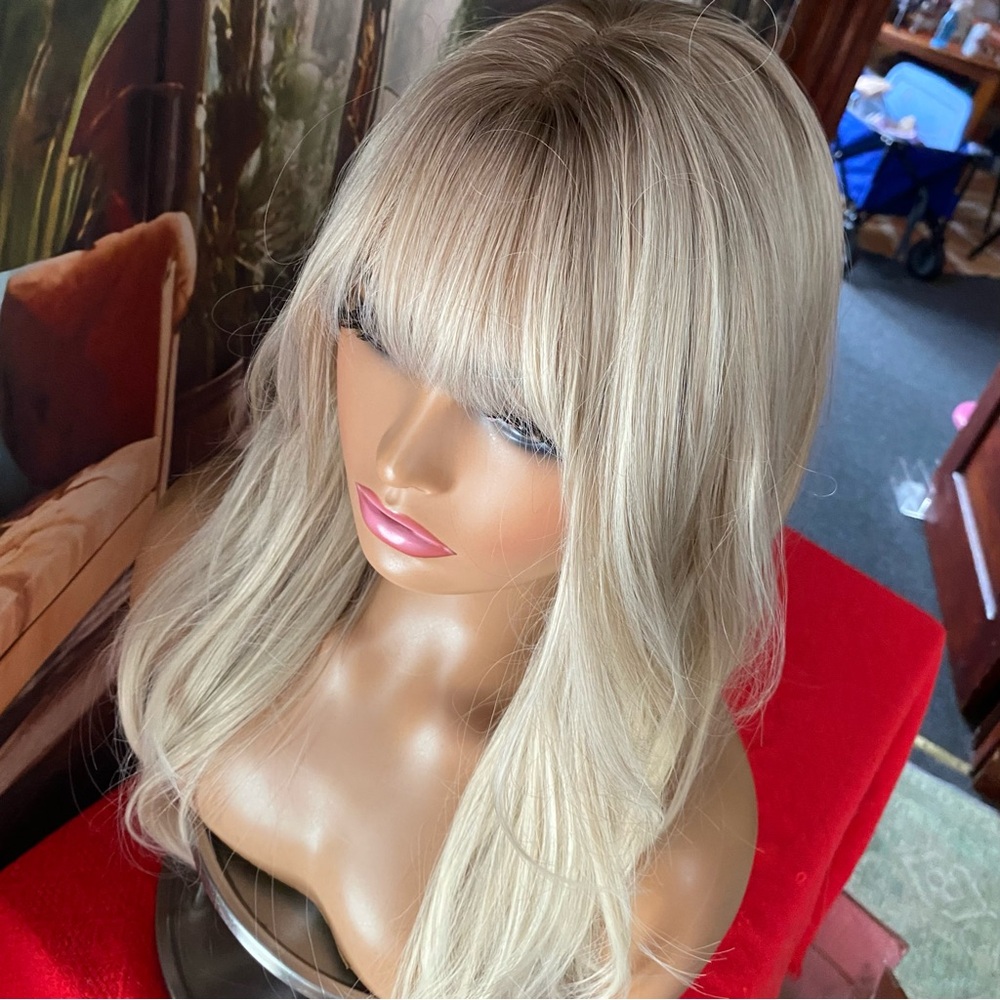 NEW IN realistic whiteBlonde wig with ashy light roots